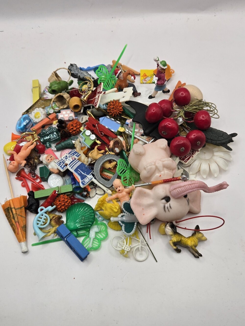 Lot of Plastic Celluloid Gumball Machine Charms Toy Cracker Jack Trinkets VTG